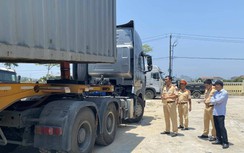 Xử lý xe đầu kéo tự ý lắp thêm thiết bị nâng hạ container, chở quá tải