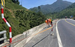 Truy tìm phương tiện đâm hỏng 16m lan can cầu trên tuyến La Sơn - Hòa Liên