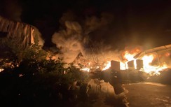 Cháy lớn tại 3 nhà xưởng hơn 8.400m2 ở Long An