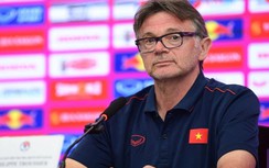 Trò cưng thầy Park phải dè chừng "bàn tay thép" của HLV Troussier