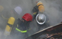 Sau tiếng xì lớn từ điều hòa, căn nhà 2 tầng bốc cháy lớn