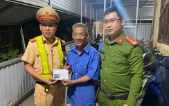 Công an Quảng Ngãi giúp người đàn ông bị xe khách bỏ rơi giữa đường