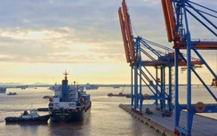 Tàu biển phải nằm chờ tại cảng vì... cắt điện luân phiên