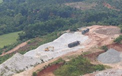 Xe nghi quá tải rầm rập vào nhà máy gạch ở Vĩnh Phúc