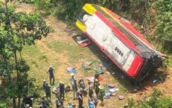 Xe khách lao xuống vực chở 21 người nước ngoài
