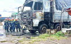 Cháy xe tải gần cửa hàng xăng dầu ở Quảng Ngãi