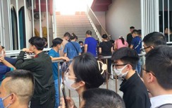 Vé xem trận ra mắt HLV Troussier được bán với giá ngất ngưởng tại chợ đen