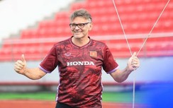 HLV Troussier nhận món quà bất ngờ trước ngày ra mắt tuyển Việt Nam