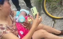 Người dân đi tập thể dục phát hiện bé trai sơ sinh bị bỏ rơi trong con hẻm