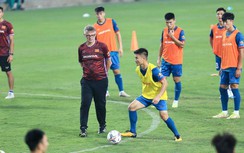 “Bàn tay sắt” của HLV Philippe Troussier