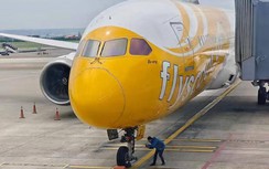 Chuẩn bị hạ cánh, tá hỏa phát hiện máy bay mất một bên bánh