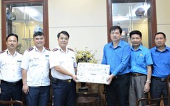 Công đoàn GTVT trao quà, động viên người lao động đường thủy