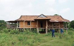 Ngôi làng Ba Na bị bỏ hoang giữa rừng