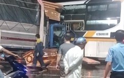 Video TNGT 23/6: Xe chở quan tài va chạm xe khách, tài xế bị thương