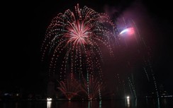 Pháo hoa rực rỡ trên nền trời Đà Nẵng với "Vũ điệu thiên nhiên"