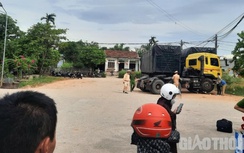 Nam sinh lớp 6 tử vong thương tâm dưới bánh ô tô đầu kéo ở ngay gần nhà