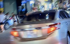 Khởi tố tài xế taxi dù bỏ chạy, kéo theo CSGT rồi nằm lăn giữa đường ăn vạ