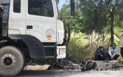 Xe tải chở dăm gỗ tông xe đạp ở Quảng Ngãi, 1 người tử vong
