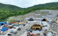 Thông hầm núi Vung dài 2,2km trên cao tốc Cam Lâm - Vĩnh Hảo