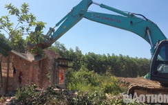 Người dân đồng loạt tháo dỡ nhà, nhường đất xây cao tốc