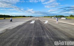 Sân bay Vinh đón chuyến bay đầu tiên sau 1 đêm cào bóc, thảm lại đường băng