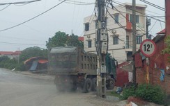 Xe quá tải vô tư vận chuyển cát từ bến thủy trái phép đến khu công nghiệp