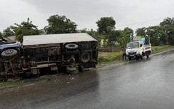 Kon Tum: Tông vào ô tô tải, 2 người đi xe máy tử vong