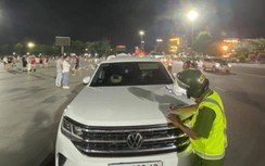 Trong 3 tháng, CSGT Quy Nhơn dán gần 300 cảnh báo nhắc nhở xe vi phạm