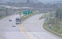 Truy tìm tài xế ô tô tông người đi bộ tử vong tại cao tốc Nội Bài - Lào Cai