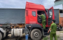 Tá hỏa phát hiện nam tài xế tử vong trong cabin xe đầu kéo