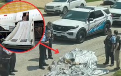 Máy bay Mỹ đánh rơi cầu trượt thoát hiểm xuống khu dân cư