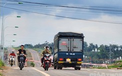 Dân phá rào đi vào đường nghìn tỷ đang thi công, nhà thầu kêu cứu