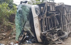 Bộ GTVT yêu cầu khẩn trương khắc phục hậu quả vụ lật xe trên đèo Khánh Lê
