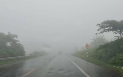 Sương mù dày đặc trên đường Hồ Chí Minh, CSGT khuyến cáo gì?