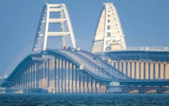 Tổng thống Ukraine dọa vô hiệu hóa cầu Crimea