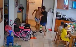 Công an xác minh người đàn ông bị hàng xóm cầm dao tấn công ở Hà Nội