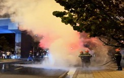 Đang chạy trên đường, ô tô 4 chỗ cháy trơ khung ở Nha Trang