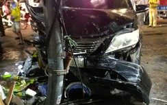 Ô tô lao lên vỉa hè làm 3 người bị thương ở Hà Nội