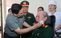 Thủ tướng: Chăm lo người có công với tình cảm, trách nhiệm cao nhất