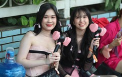 Cập nhật show diễn BlackPink: Khán giả đội mưa vào sân, giao thông ùn tắc