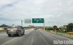 Ngắm cao tốc Nghi Sơn - Diễn Châu chuẩn bị thông xe dịp Quốc khánh 2/9