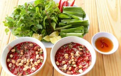 Một người đàn ông điếc đột ngột sau khi ăn tiết canh, lòng lợn