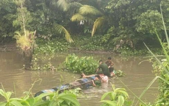 Công an phường kịp thời cứu cô gái nhảy sông Búng tự tử