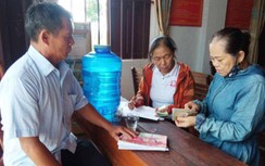 Mẹ mắc bệnh hiểm nghèo, cả thôn góp tiền giúp nam sinh vào đại học