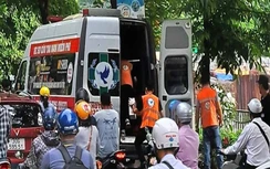 Video TNGT 2/8: Trượt ngã vì đường trơn, một người đi xe máy tử vong