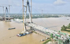 Hợp long nhịp biên thứ hai cầu Mỹ Thuận 2 phía bờ Tiền Giang