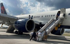 Máy bay Mỹ chở 190 khách nổ lốp khi hạ cánh