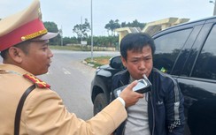 Vi phạm nồng độ cồn, một hiệu trưởng bị xử phạt kịch khung