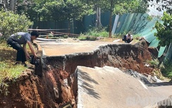 Đường Hồ Chí Minh tiếp tục đứt gãy lan rộng, sụt lún sâu gần 3m