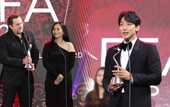 Bi Rain và đoàn phim "Đêm tối rực rỡ" nhận giải ở LHP quốc tế ASEAN
